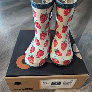 BOGS Kids' Strawberry Print Rain Boots